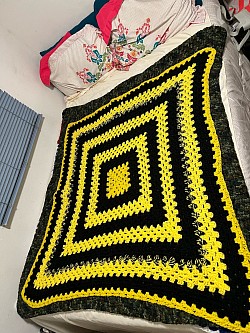 Black & gold blanket